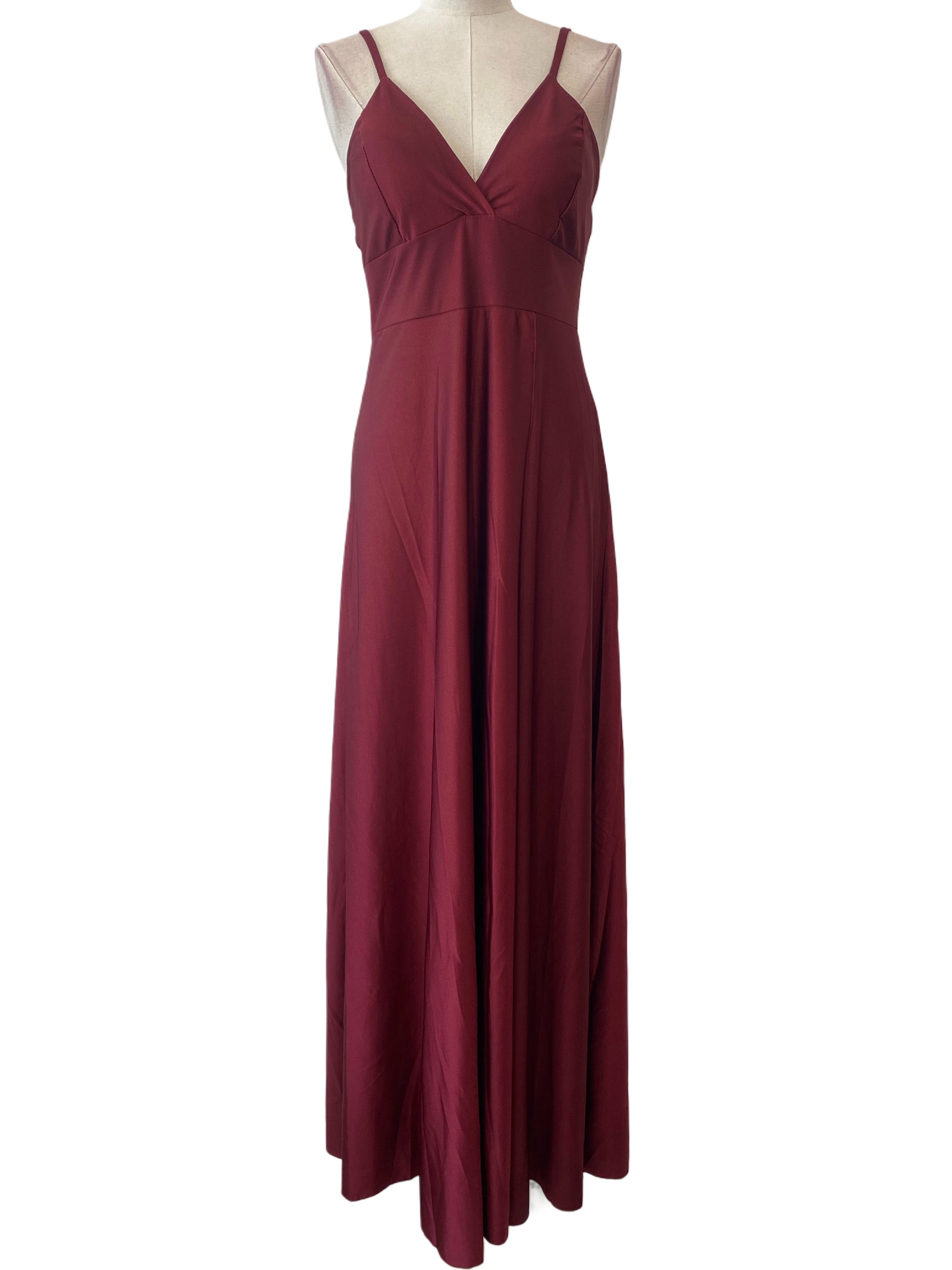 VESTIDO LARGO ELÁSTICO BRILLANTE  Este vestido largo de Emma Wu Design 6241 es perfecto para ocasiones especiales. Su diseño elegante y brillante lo hace ideal para eventos festivos. La composición del material es 85% poliéster y 15% elastano